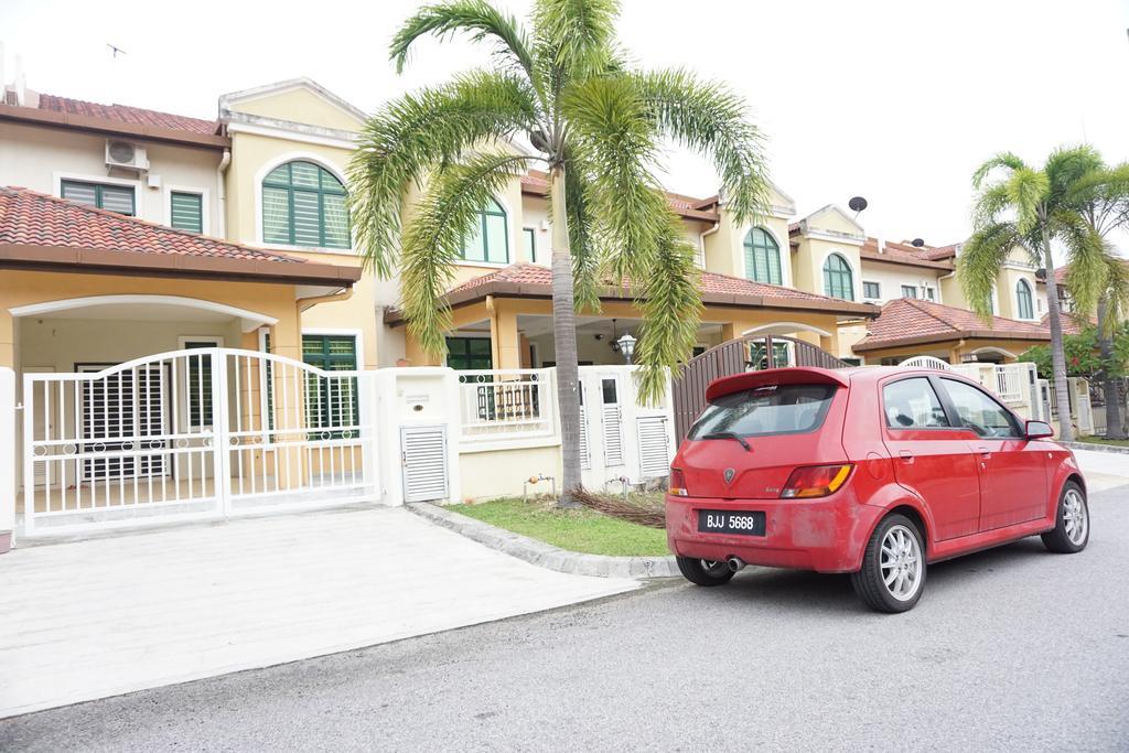 Warisan Indah Homestay Klia 1 Melayu Sahaja Sepang Eksteriør bilde