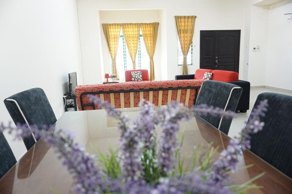 Warisan Indah Homestay Klia 1 Melayu Sahaja Sepang Eksteriør bilde